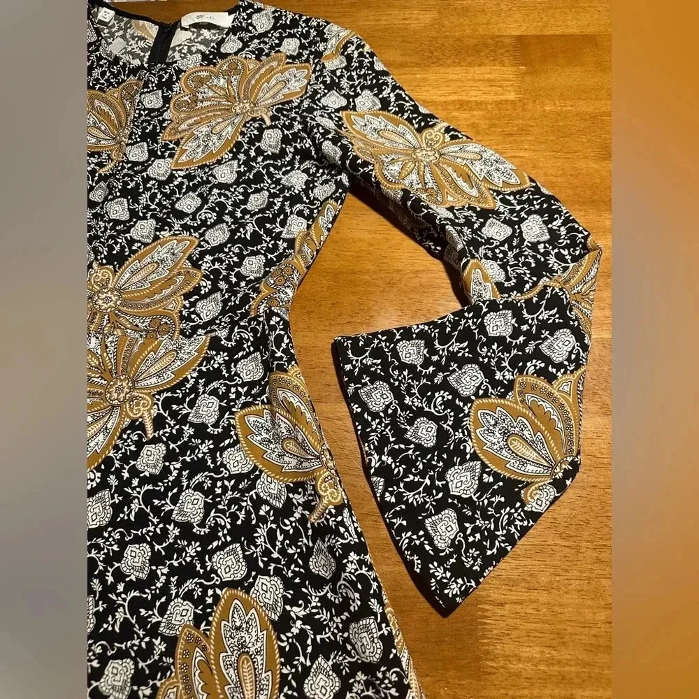 A.L.C. Silk Print Trixie Bell Sleeve Dress. Size 6 - Picture 4 of 10